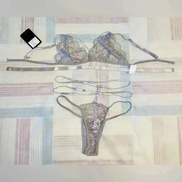 💥 SUPER SEXY STRAPS AND  LACE SHIMMERING SET FOR YOU SEXY LADY💥 - Picture 9 of 14